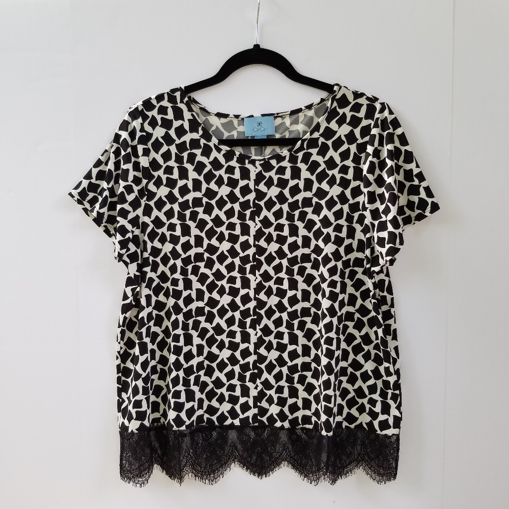 CeCe Short Sleeve w/ Lace Hem Black & White Large